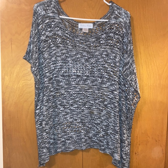 FASHION AVENUE BAT WING TOP IN BLACK & WHITE (L) - Picture 1 of 7